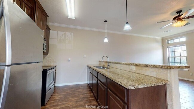 Building Photo - 303 Ash St