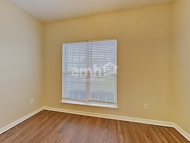 Building Photo - 1039 Vanguard Dr