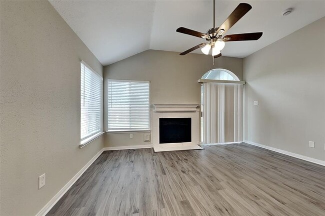 Building Photo - 8635 Spring Green Dr