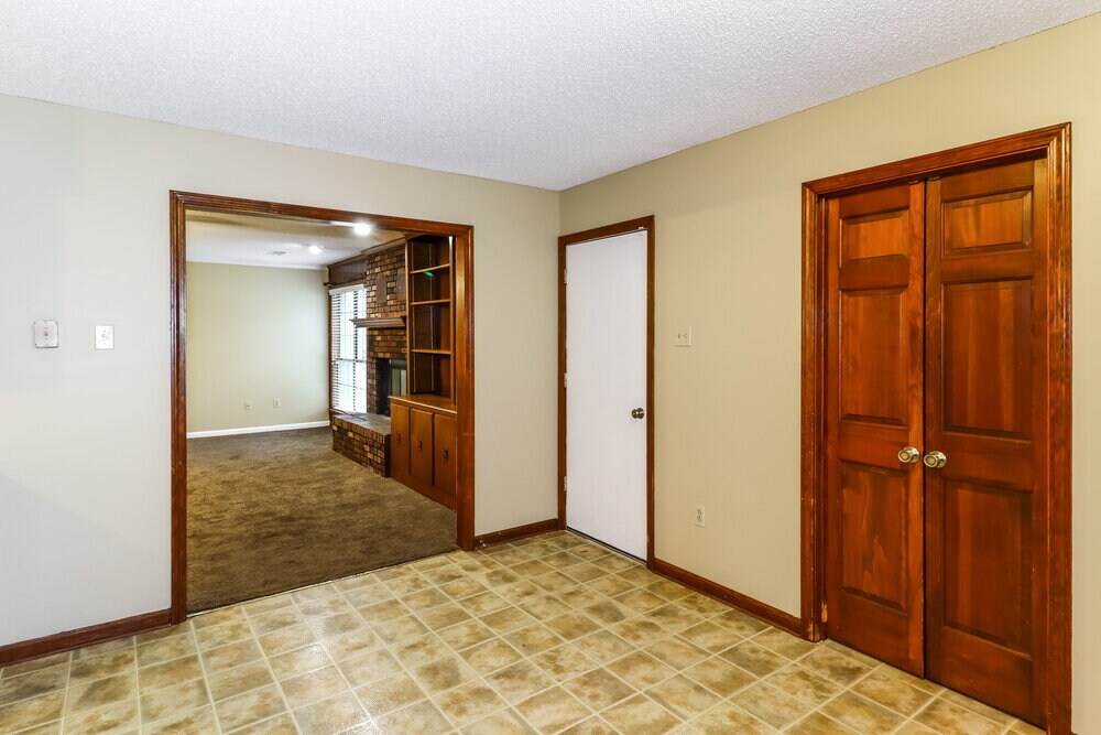 Building Photo - 928 Pheasant Hollow Dr