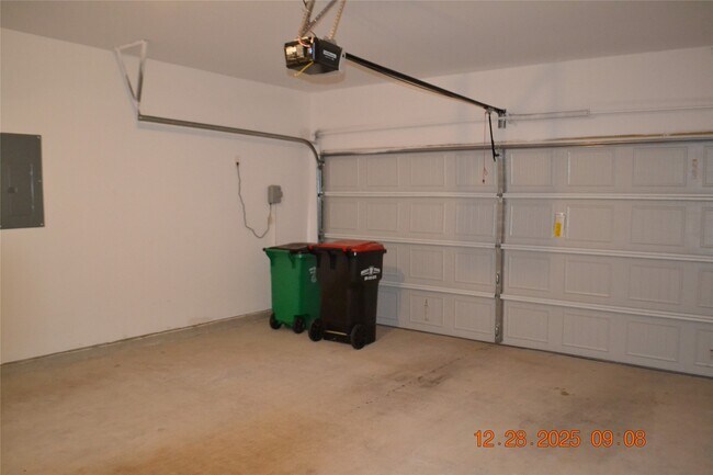 Building Photo - 1613 Sunbend Ln