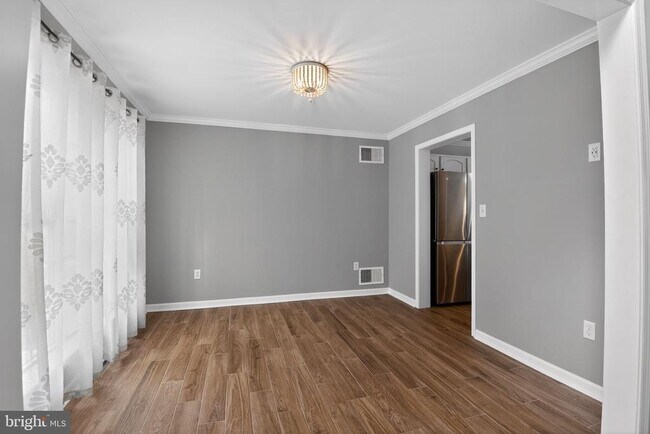 Building Photo - 10 Nelson Rd