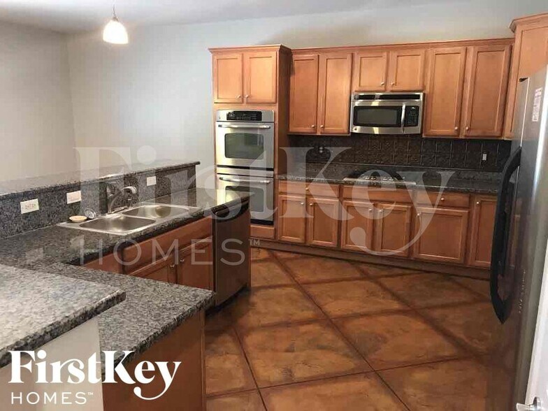 Building Photo - 28 Delighted Ave