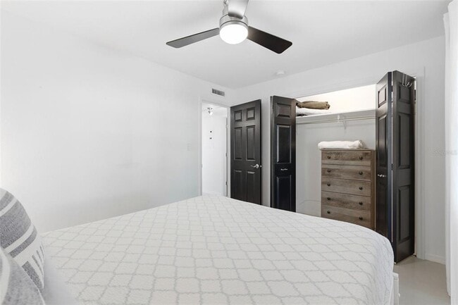 Building Photo - 5280 Coquina Key Dr SE