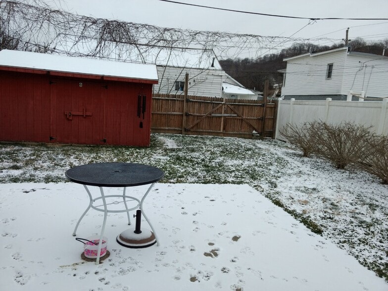 Building Photo - 350 33rd St