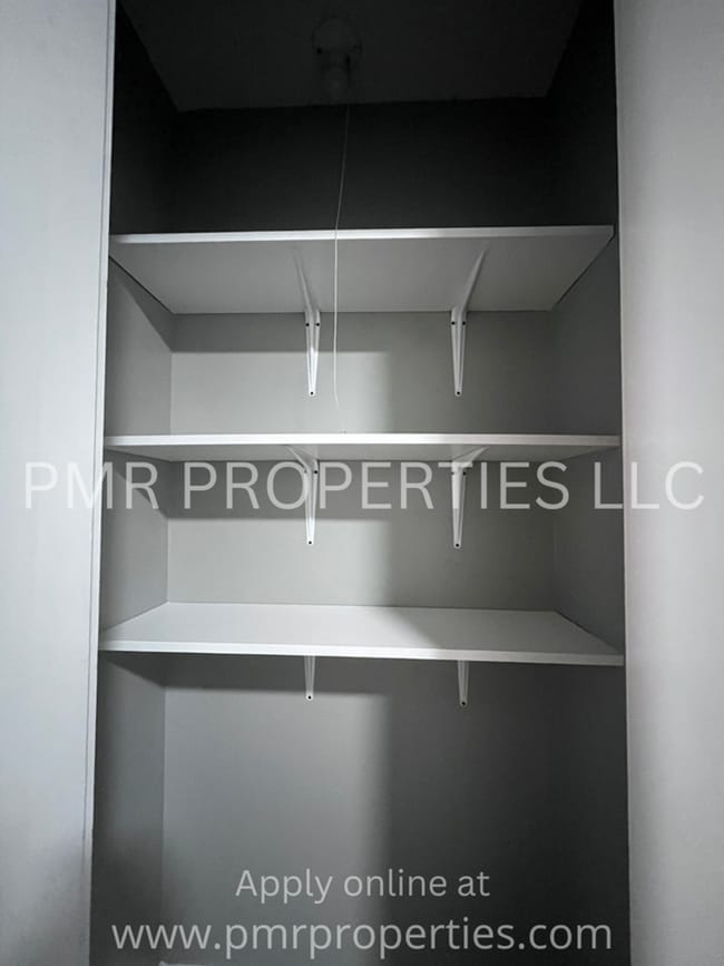 Building Photo - 2 Bedrooms / 1 Bathroom House