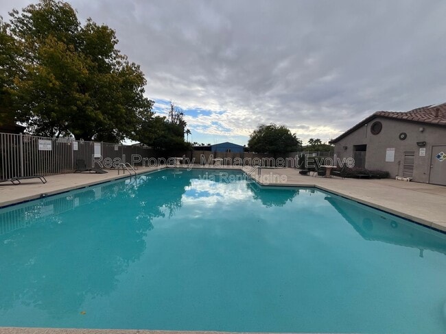 Building Photo - 125 S 56th St