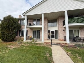 Building Photo - 14211 Ivanhoe Dr