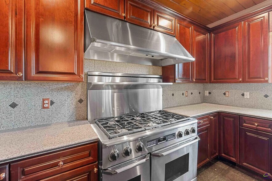 Building Photo - 154 Mossland Dr