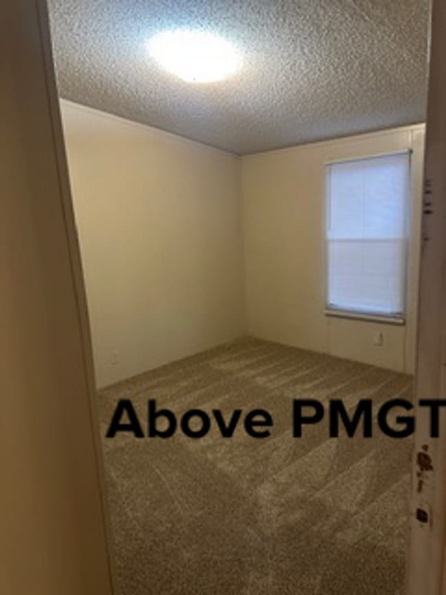 Building Photo - 3 Bedroom and 2 Bathroom Mobile home in the Tanglewood area