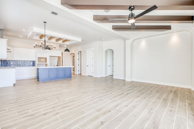 Building Photo - Beautiful East side House 4 bed-2.5 baths, part of The Overlook Casa Club that includes Swimming ...