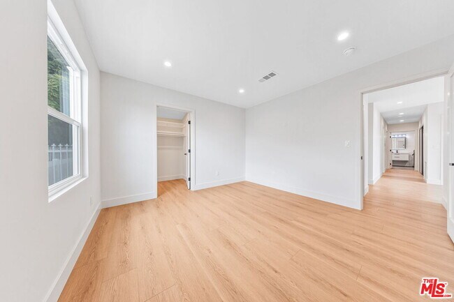 Building Photo - 5455 Harcross Dr