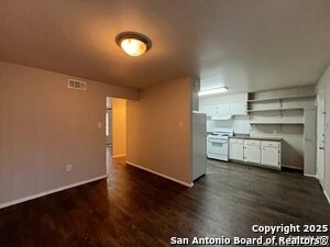 Building Photo - 2802 Lasses Blvd