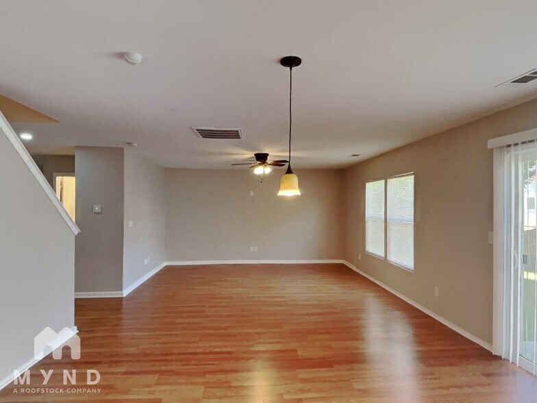 Building Photo - 6215 Woodland Commons Dr
