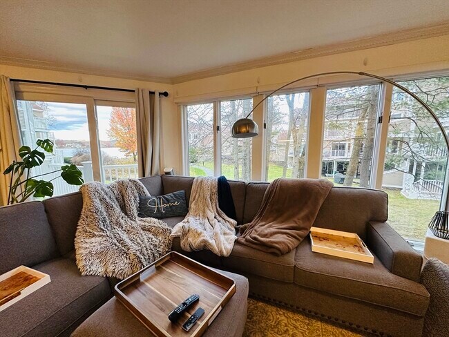 Building Photo - 46 Pointe Rok Dr