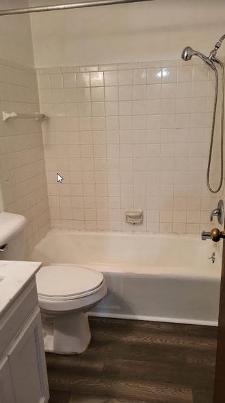 Building Photo - 2719 Narraganset Dr