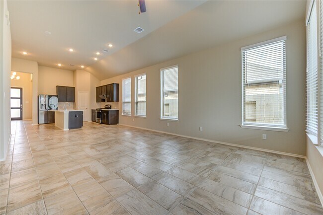 Building Photo - 4727 Crest Hill Dr