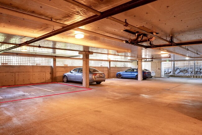 Building Photo - 702 Kirkland Way