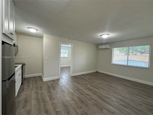 Building Photo - 5901 NE 18th Ave