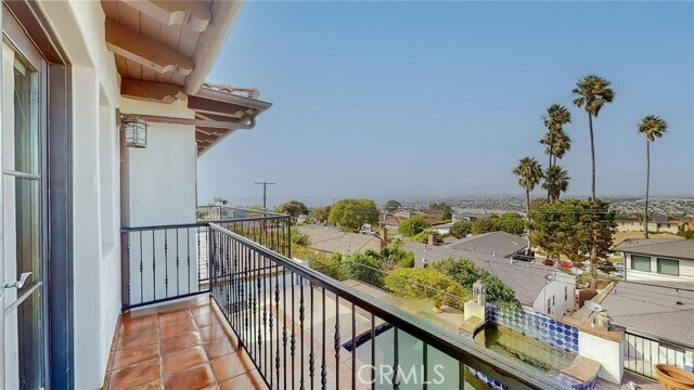 Building Photo - 227 Pso De Granada