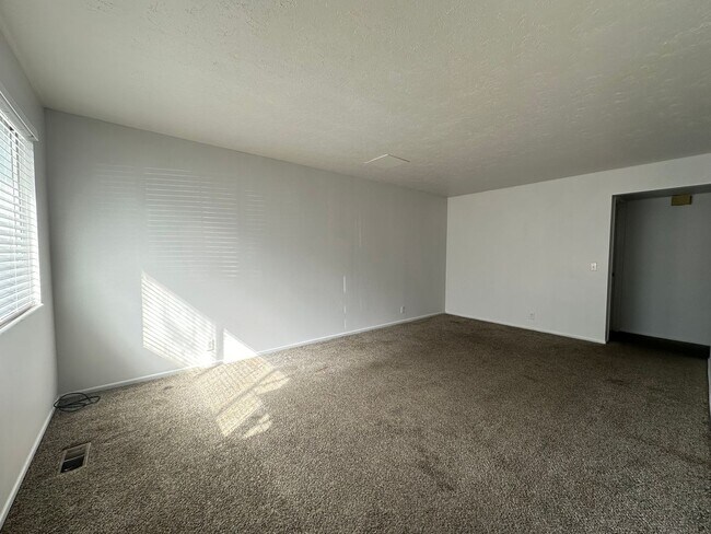 Building Photo - 4 Plex- Foxbridge Dr