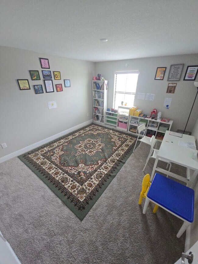 Building Photo - Gorgeous 5-Bedroom, 3-Bathroom in Riverview