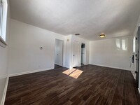 Building Photo - Spacious 1 bedroom 1 bathroom duplex