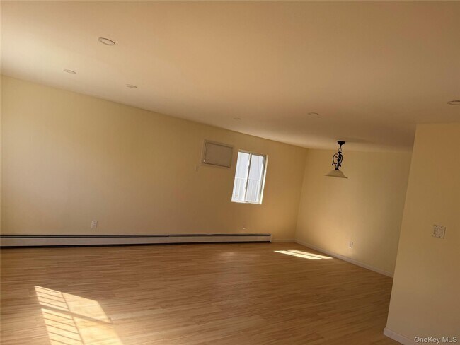 Building Photo - 163-27 Phroane Ave