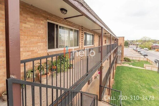 Building Photo - 1420 W 71st Pl