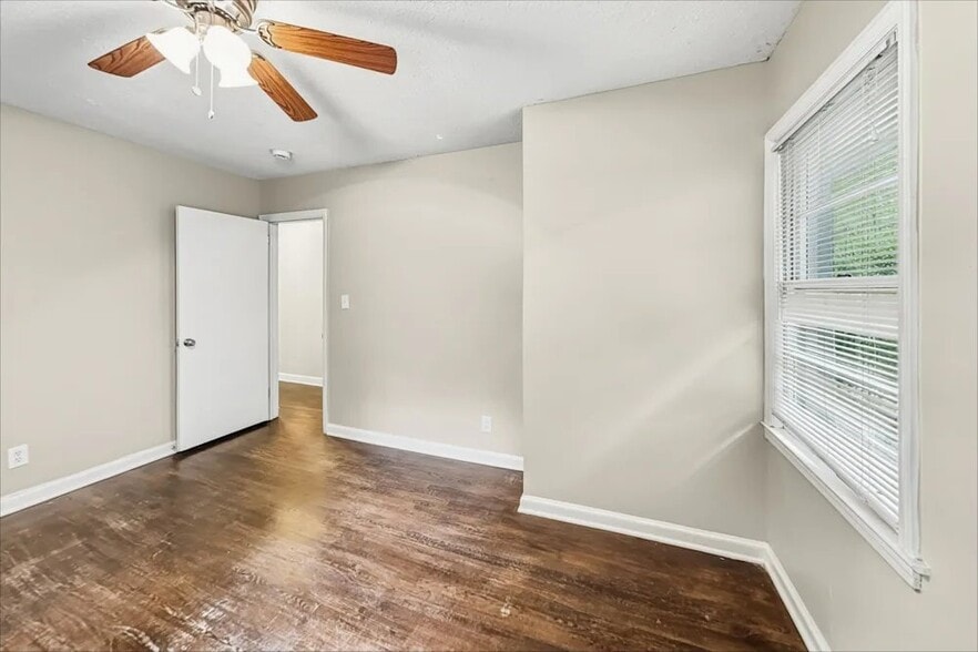 Building Photo - 2751 Flagstone Dr SE