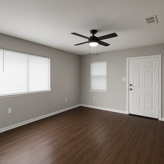 Building Photo - Renovated 2/1 in the Heart of Tampa on a DOUBLE lot!