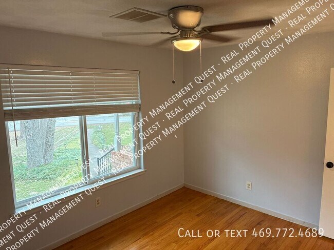 Building Photo - 1001 Crestview Dr