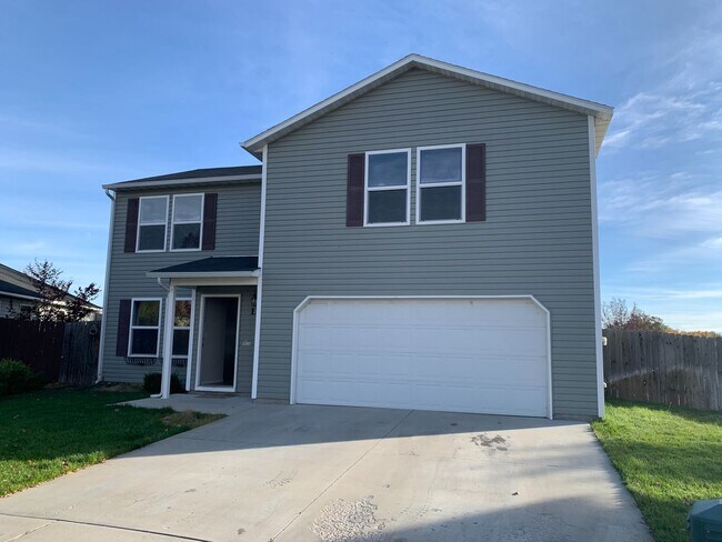 Primary Photo - Newer home in the Sawtooth Lakes Neighborh...