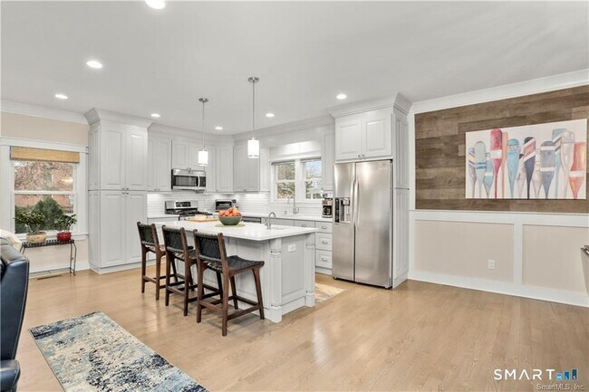 Building Photo - 69 Weed Ave