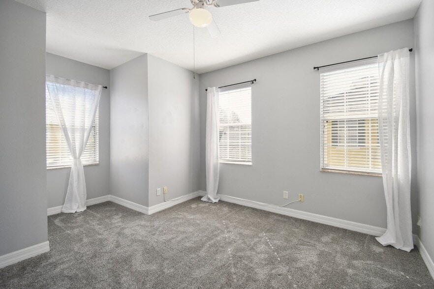 Building Photo - 531 Hedgewood Dr