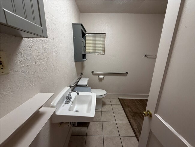 Building Photo - 6946 Moss Rose St