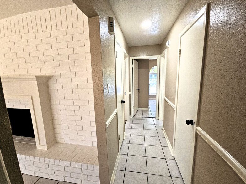 Building Photo - 1310 Goswell Ln