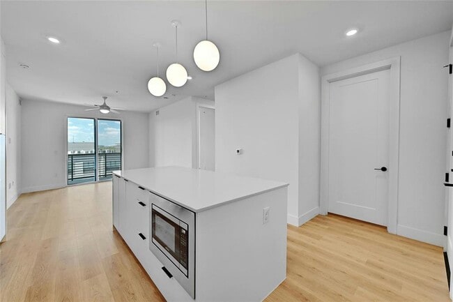 Building Photo - 1701 Simond Ave Ave