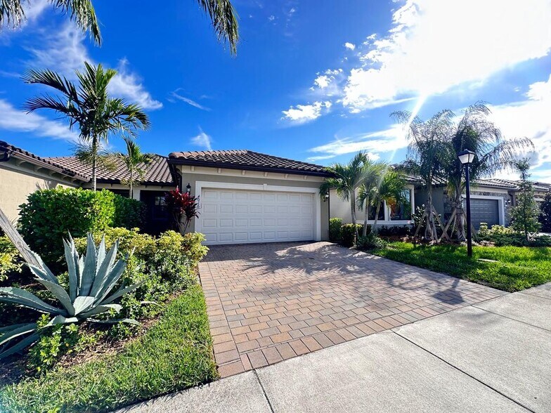 Building Photo - 4016 Basket Oak Cir