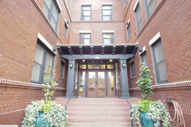 Building Photo - Fantastic 1-Bed w/ Hardwoods, DW, and SO M...