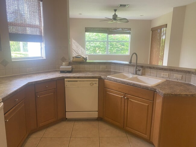 Building Photo - 906 Mariner Bay Blvd