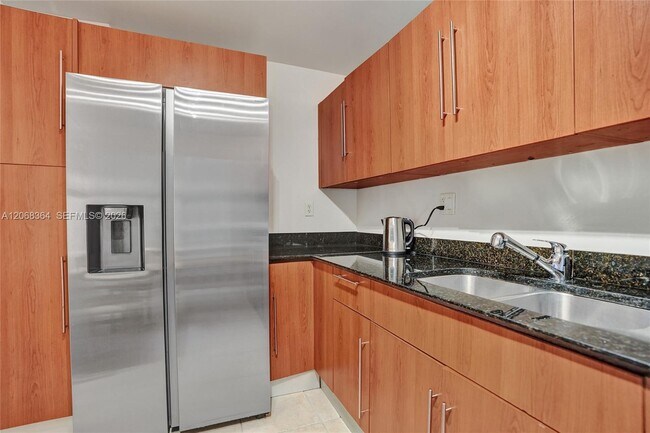 Building Photo - 3000 S Ocean Dr