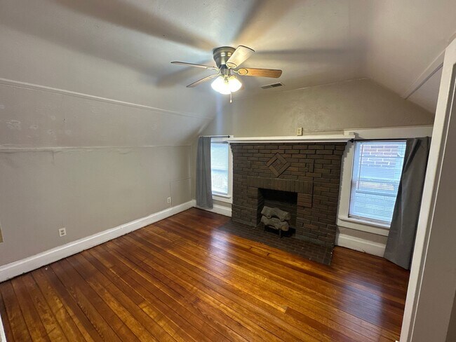 Building Photo - 236 E 18th Ave