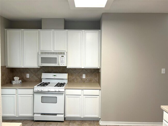 Building Photo - 18562 Carousel Creek Ct