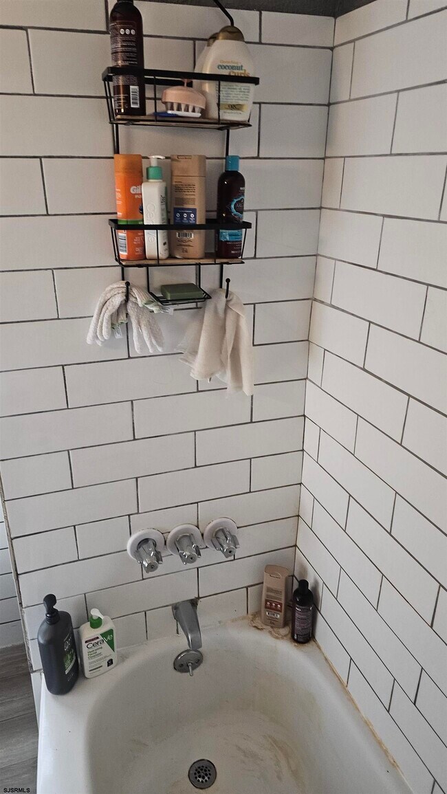 Building Photo - 130 Wilmer St