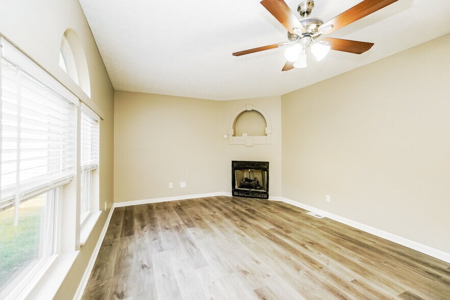 Building Photo - 1667 Eastbrook Dr N