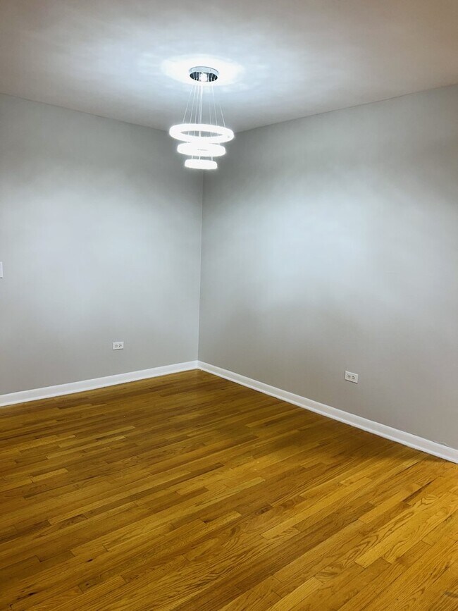 Building Photo - 205 W Miner St