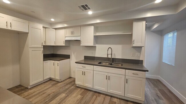 Building Photo - 10960 Avalon Blvd