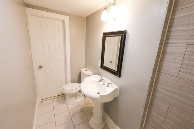 Building Photo - 4 Standard St