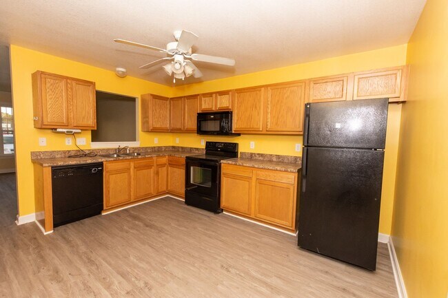 Building Photo - 104 Streamwood Dr
